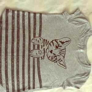 A grey kitten shirt